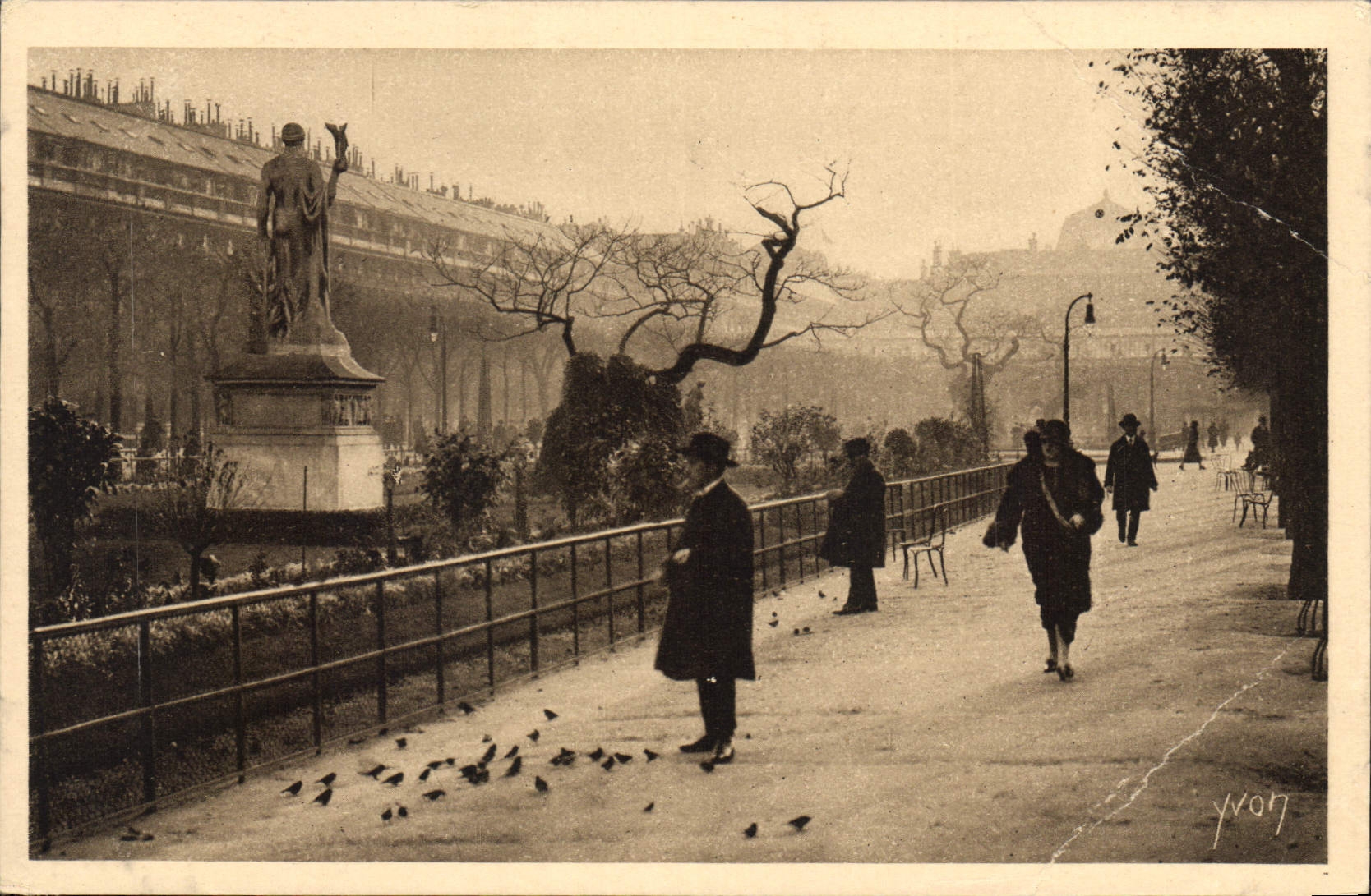 CPA Paris Jardin du Palais Royal 