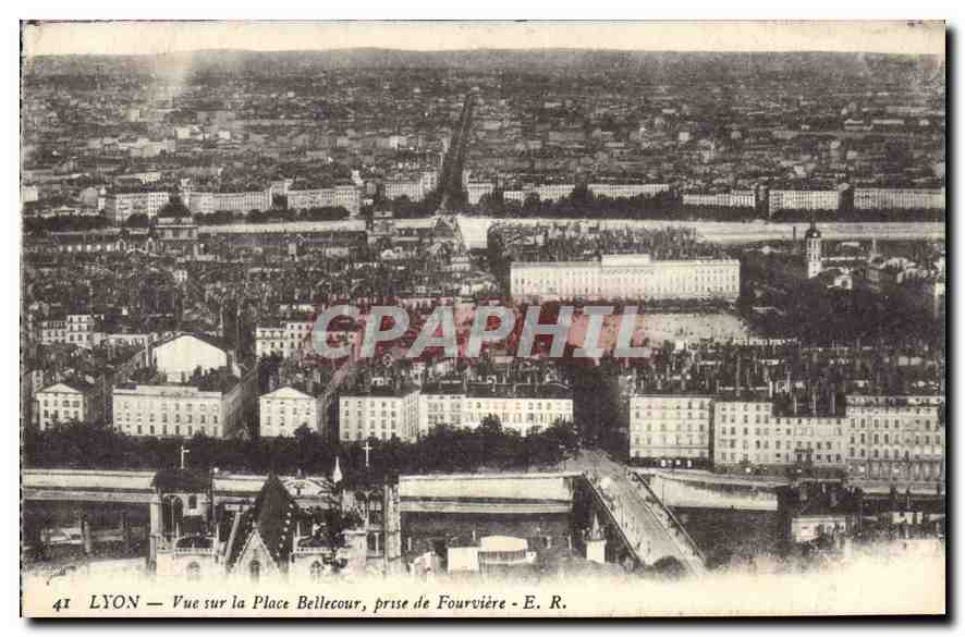 CPA Lyon vue sur la Place Bellecour prise de Fourviere 