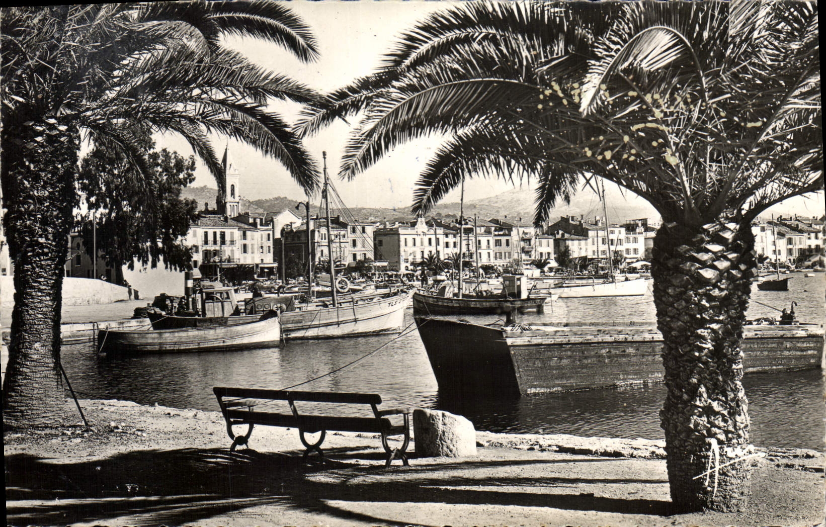 CPA Cote d'Azur Sanary sur Mer Var un coin du port 