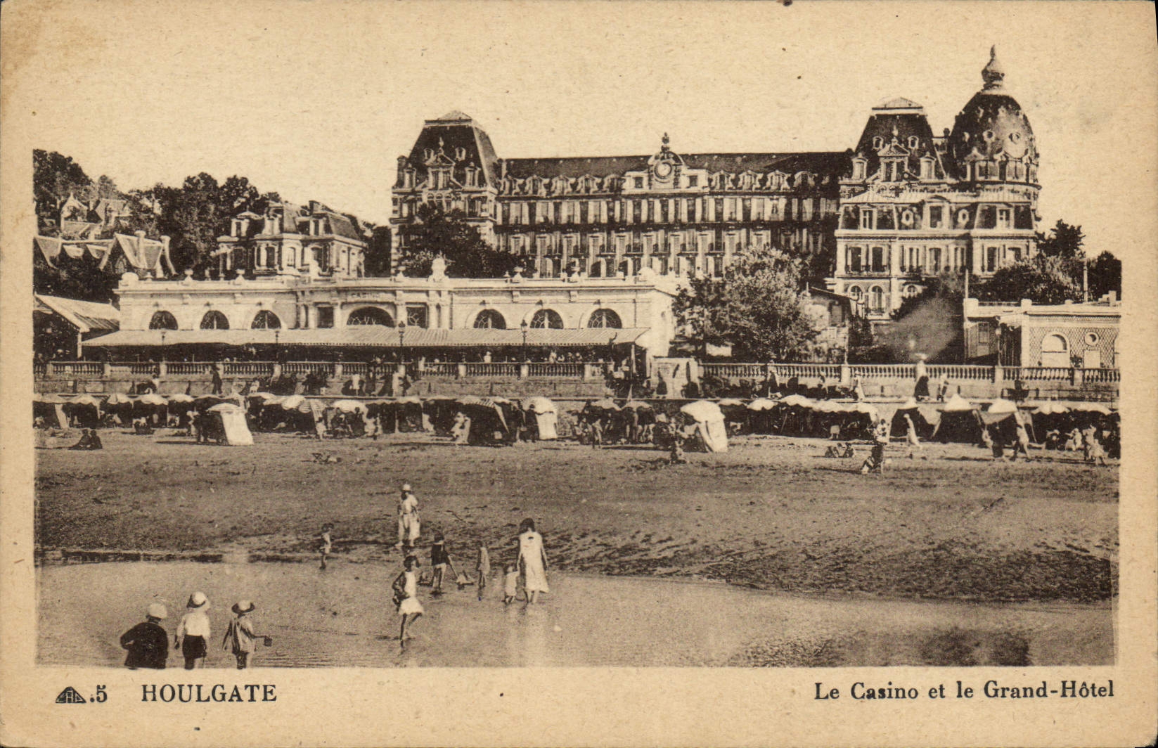 Houlgate — Le Casino et le Grand-Hôtel — CPA des Arts Mécaniques n°5