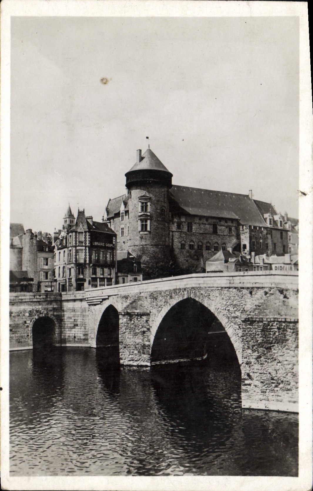 CPA Laval Mayenne Vieux Chateau XI siecle et Pont vieux sur la Mayenne XII siecle 