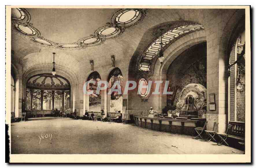 CPA Vichy Allier le Hall et le Buvette des Celestins 