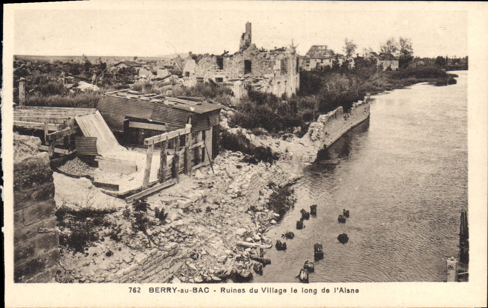Berry-au-Bac — Ruines du Village le long de l'Aisne — CPA n°762