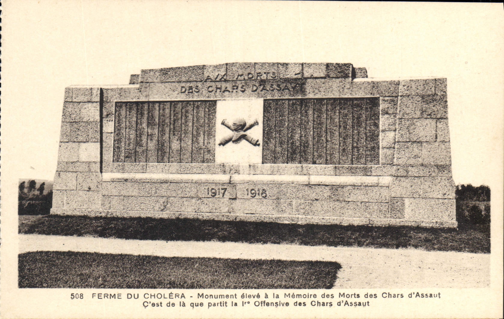 CPA Ferme du Cholera Monument Eleve a la Memoire des Morts des Chars d'Assaut s'est de la Que partit