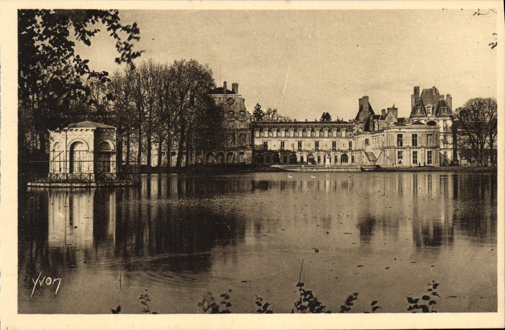 Fontainebleau — Le Palais - L'Étang aux Carpes — Les Éditions d'Art Yvon