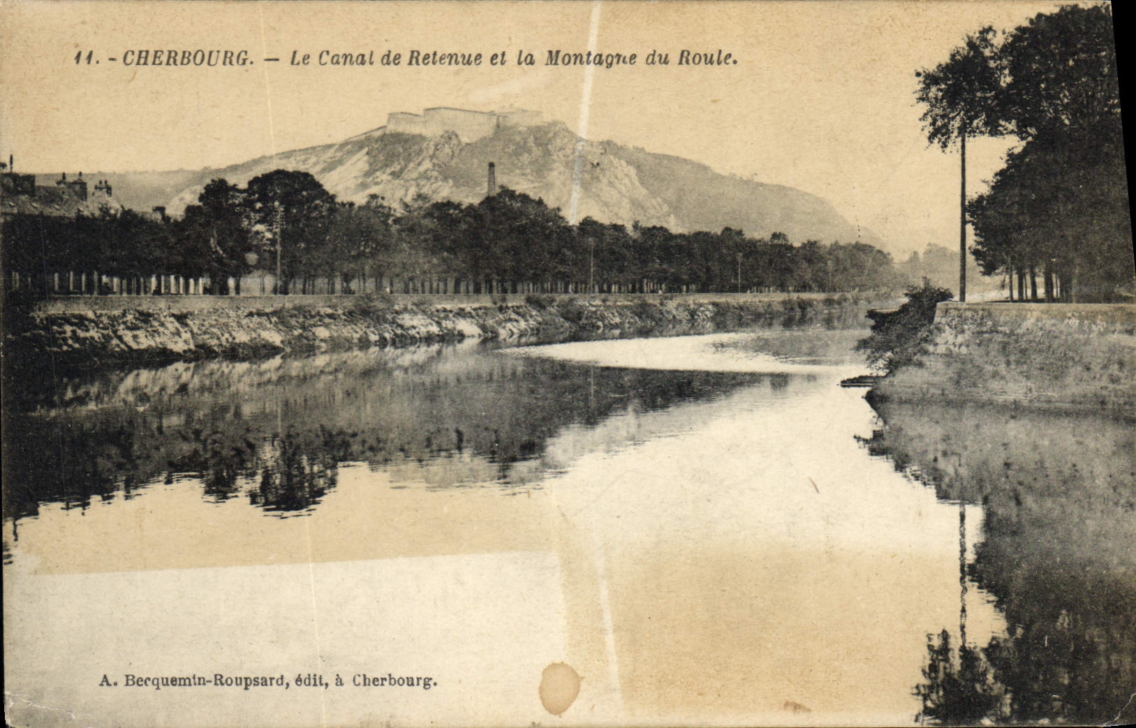 CPA Cherbourg le Canal de Retenue et la Montagne du Route 