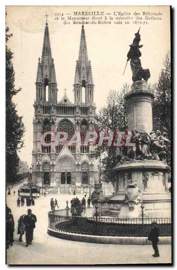 CPA Marseille L'Eglise des Reformes et le monument eleve a la memoire des Enfants des Bouches du Rho
