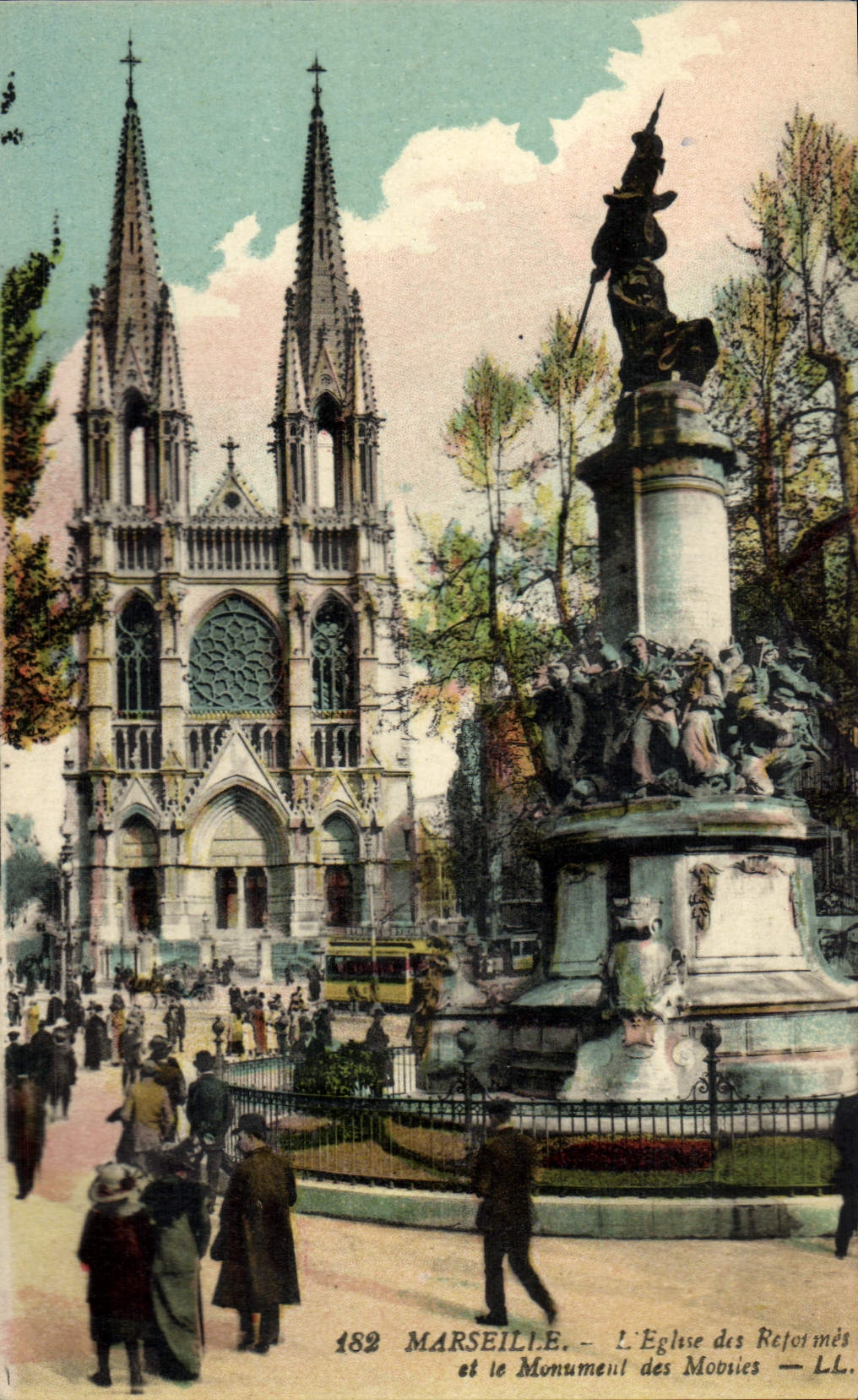 CPA Marseille L'Eglise des Reformes et le Monument des Mobiles 