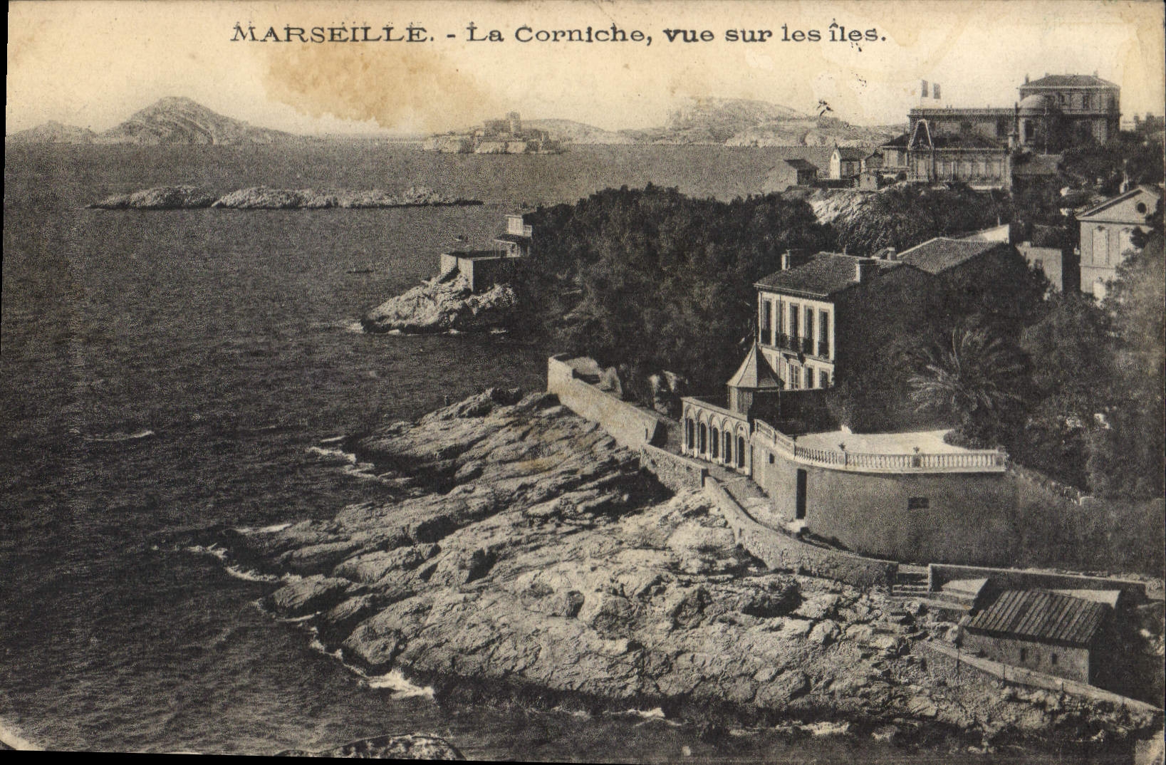 CPA Marseille La Corniche vue sur les iles 