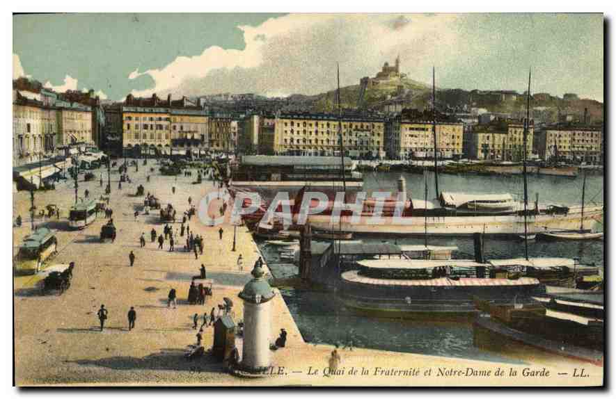 CPA Marseille Le Quai de la Fraternite et Notre Dame de la Garde Bateaux Tramways