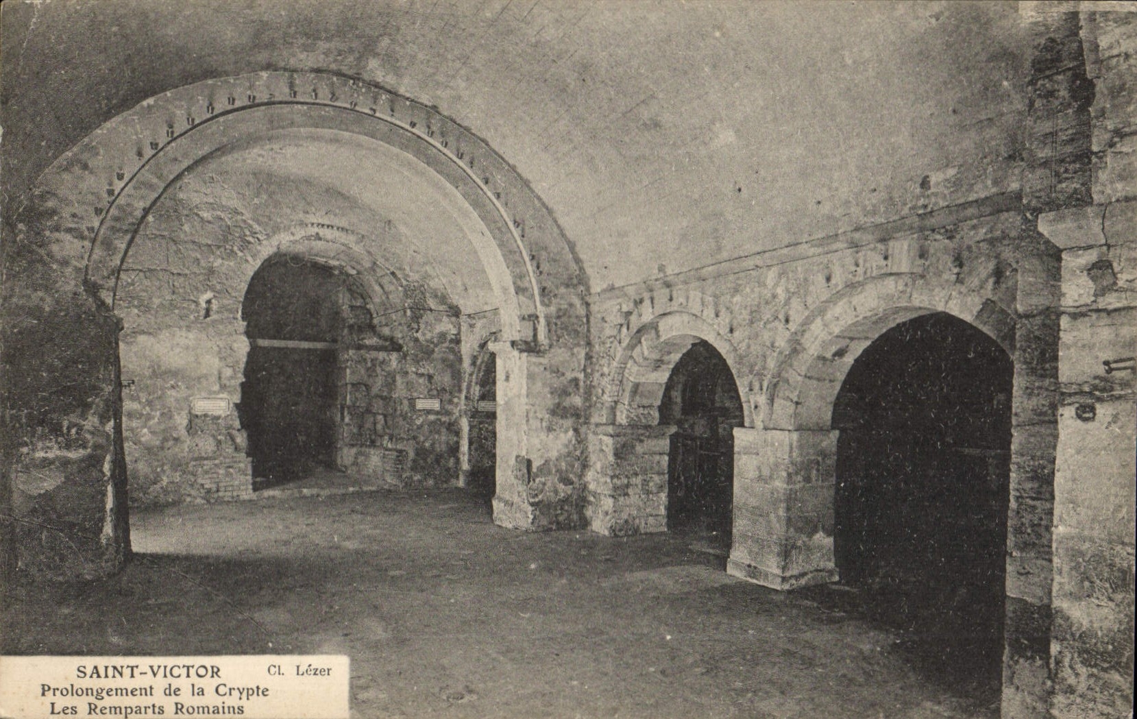 CPA Saint Victor Prolongement de la Crypte Les Remparts Romains 