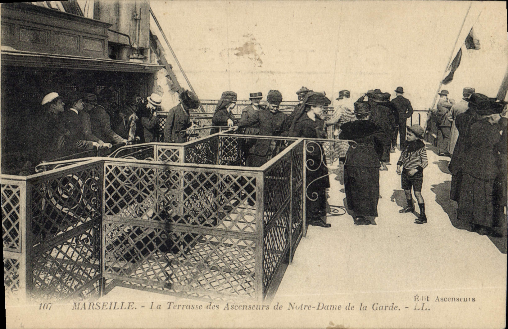 Marseille - La Terrasse des Ascenseurs de Notre-Dame de la Garde - Édit. Ascenseurs - LL.