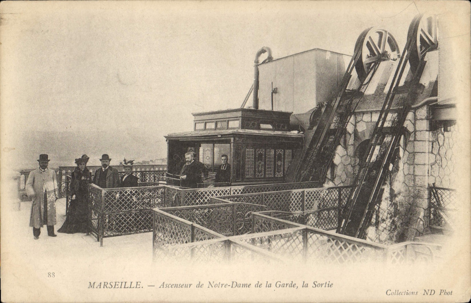 Marsella — Ascensor de Notre-Dame de la Garde, la salida — Collections ND Phot