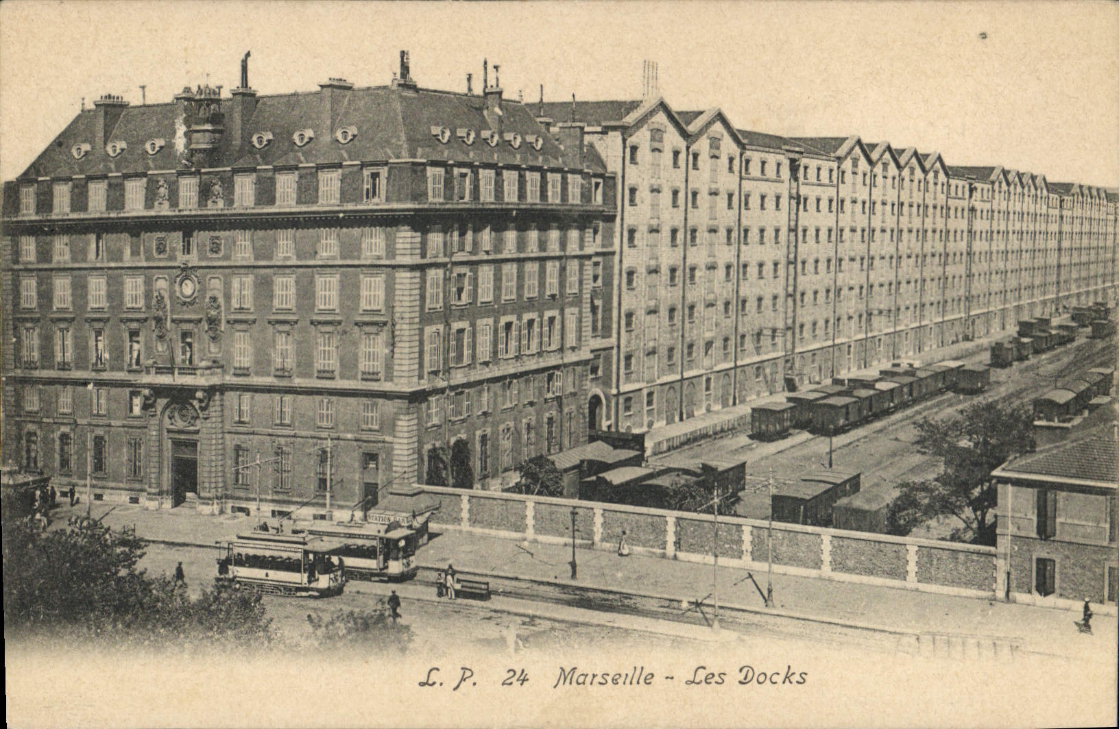 Marseille - Les Docks — vue des quais et des bâtiments — L.P. 24 - Anverso