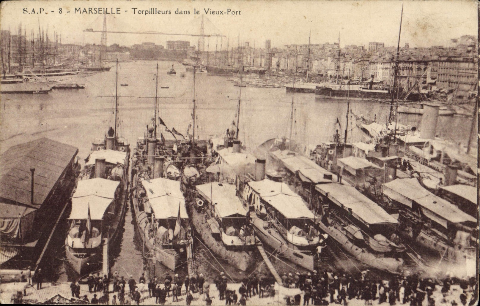 CPA Marseille Torpilleurs dans le Vieux Port Bateaux