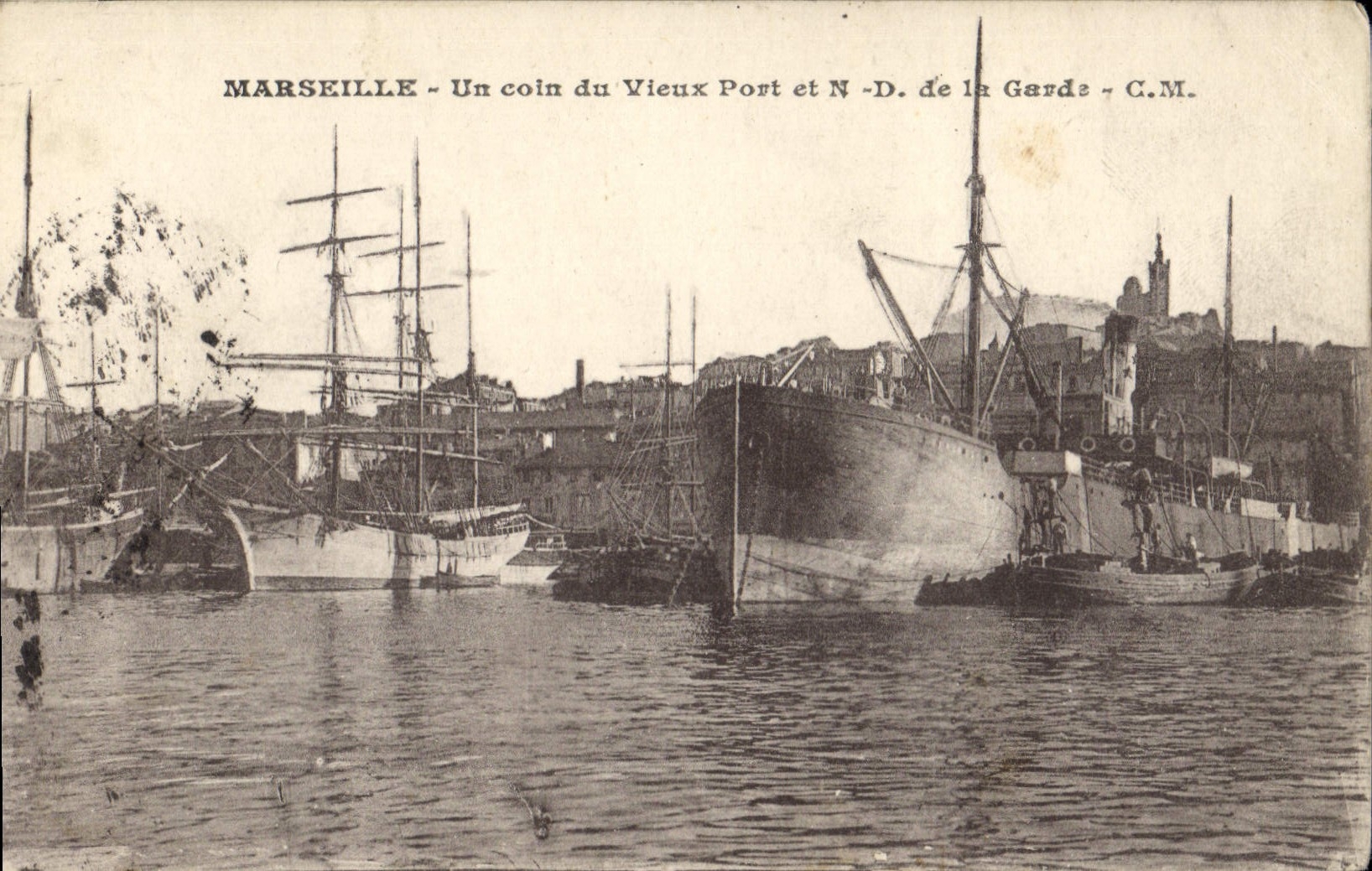Marseille - Un coin du Vieux Port et N.-D. de la Garde - C.M.