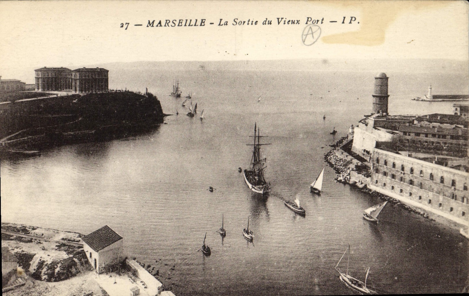 CPA Marseille La Sortie du Vieux Port 