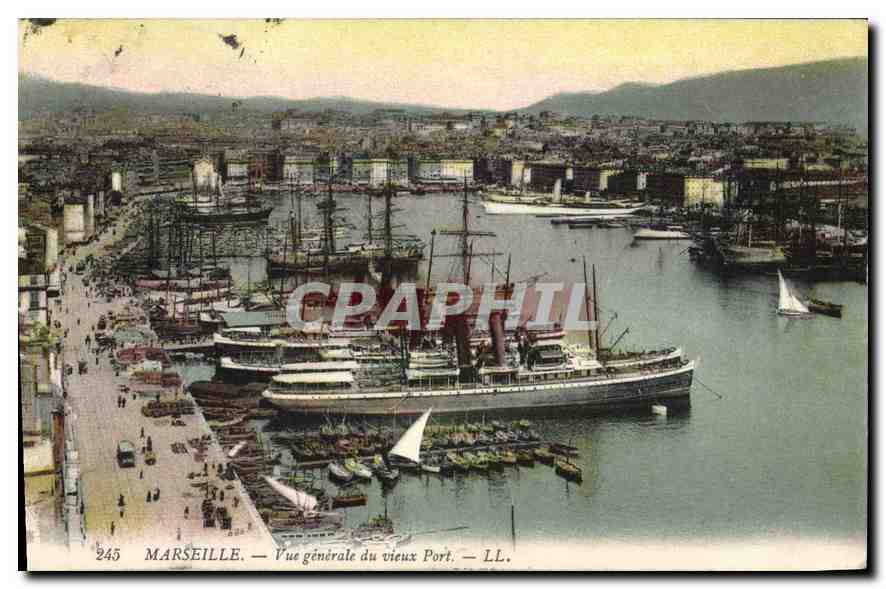 CPA Marseille Vue generale du vieux Port Bateaux