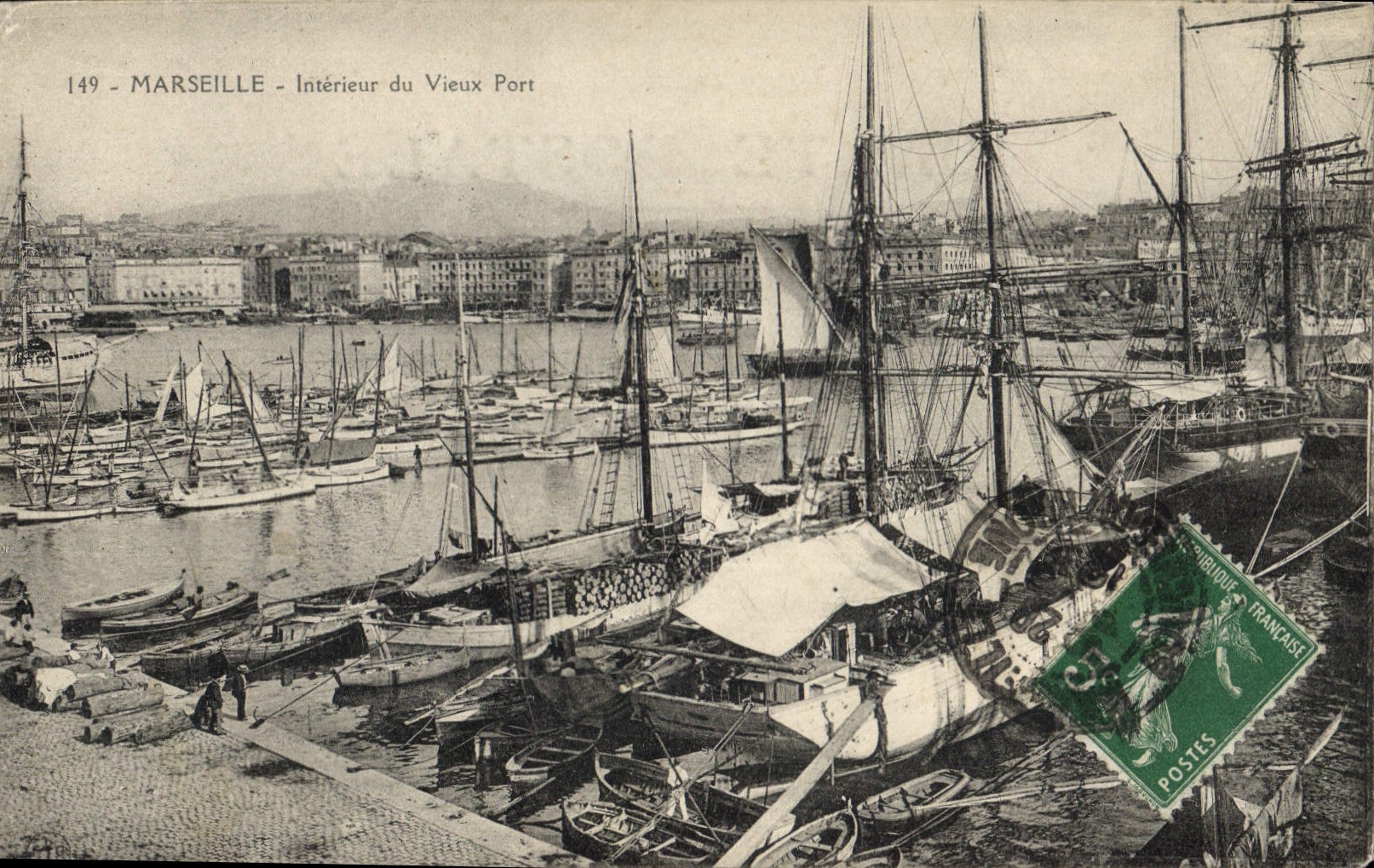 CPA Marseille Interieur du Vieux Port Bateaux