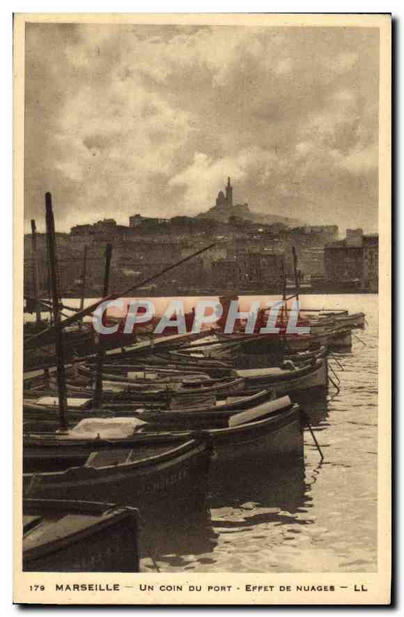CPA Marseille Un coin du Port Effet de Nuages 
