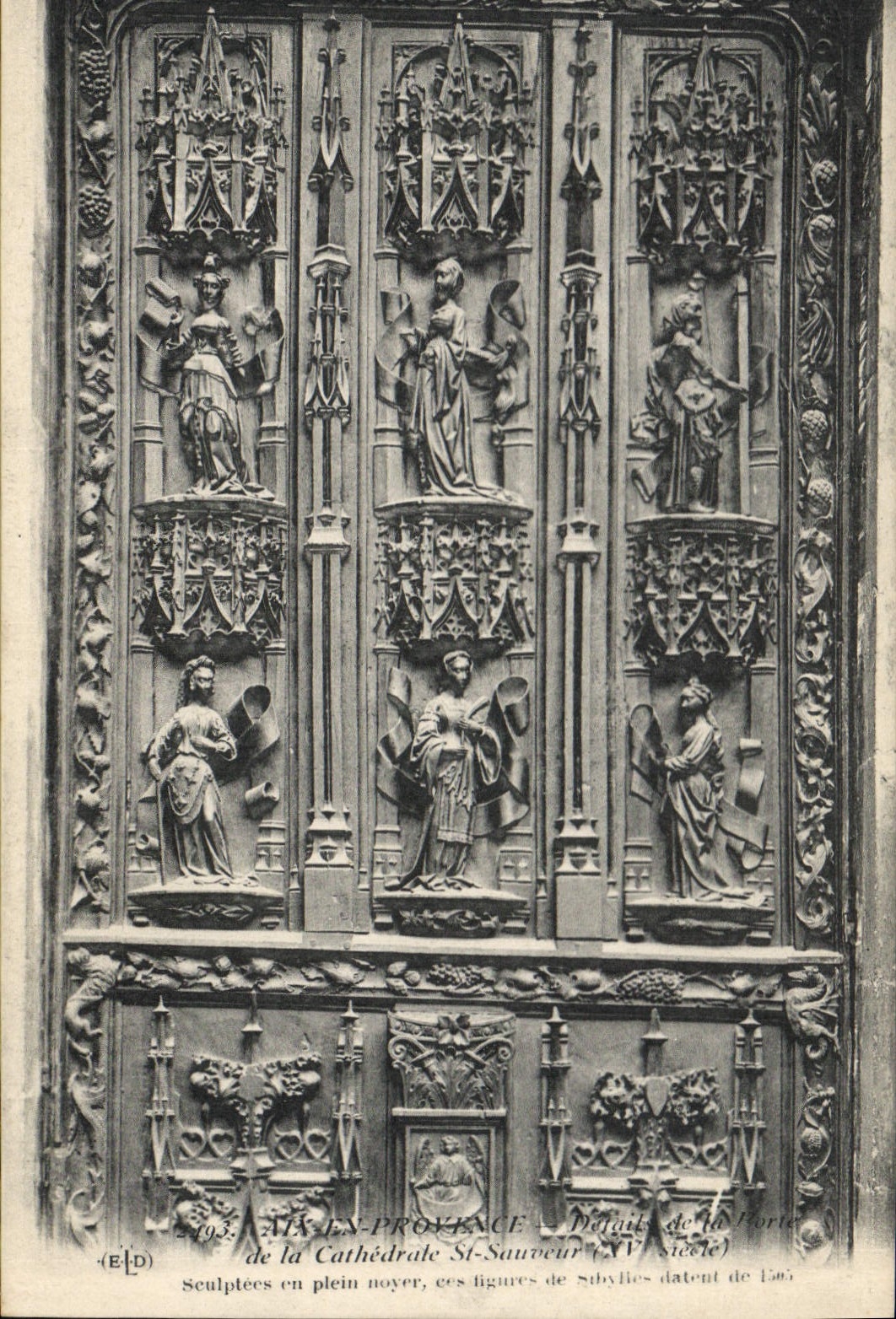 Aix-en-Provence — Détails de la Porte de la Cathédrale Saint-Sauveur (XIVe siècle) — Sculptées en plein noyer