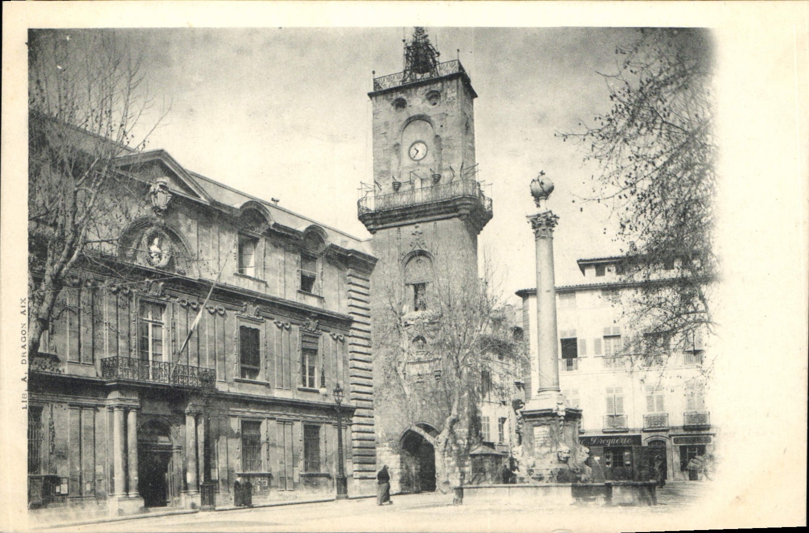 Place du Dragon à Aix-en-Provence — tour de l'horloge et colonne — Librairie Dragon Aix