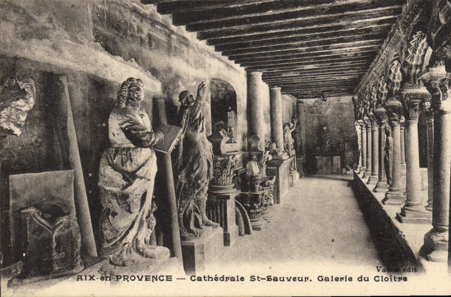 Aix-en-Provence — Cathédrale St-Sauveur. Galerie du Cloître — Vallon edit