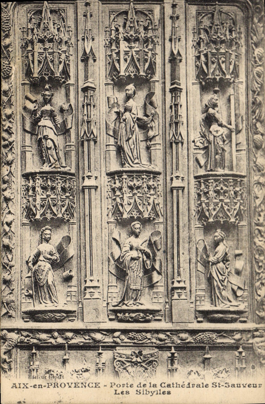 CPA Aix en Provence Porte de la Cathedrale St Sauveur les Sibylles 