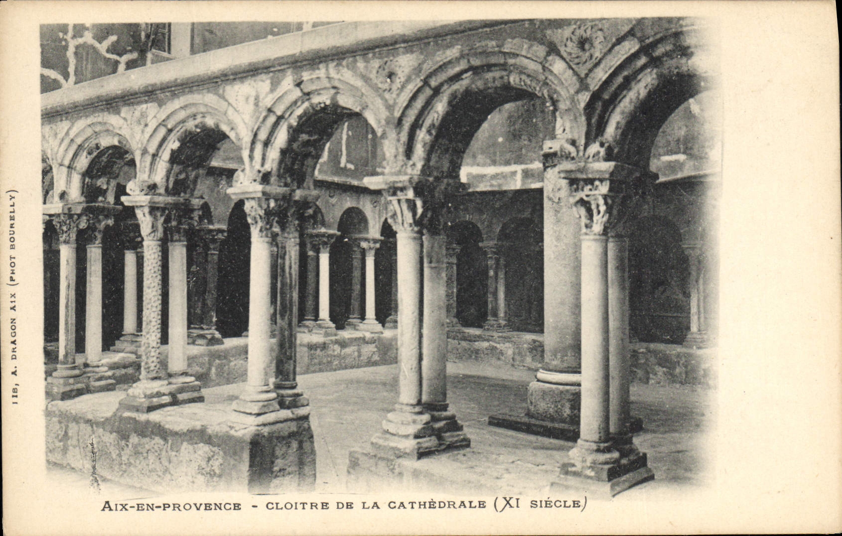 Aix-en-Provence — Cloître de la cathédrale (XIe siècle) — A. Dragon Aix (Phot. Bournelly)