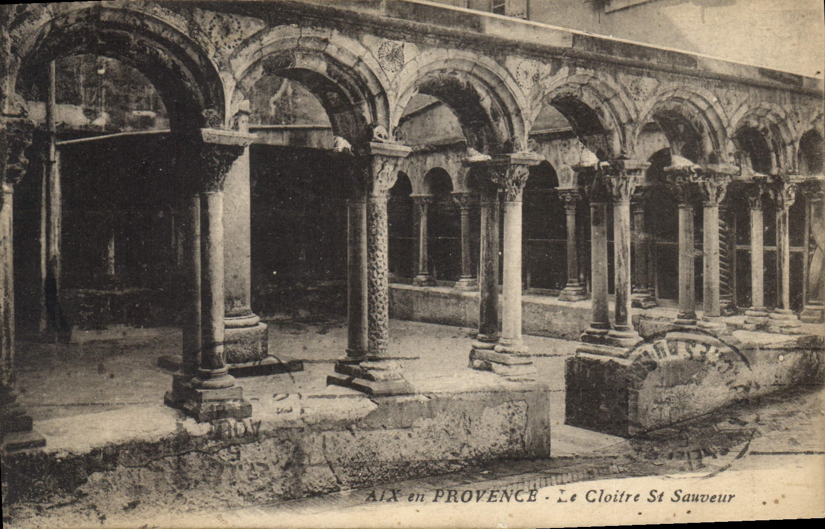 AIX en PROVENCE - Le Cloître St Sauveur — éditeur inconnu, n° de série non visible