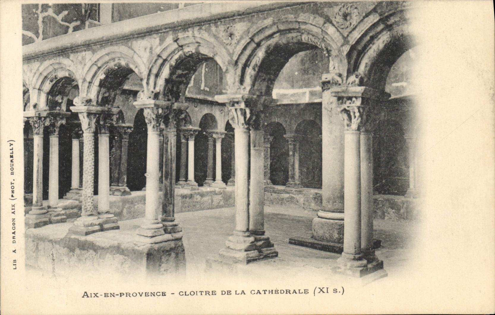 Aix-en-Provence - Cloître de la cathédrale (XI s.) — Librairie Dragon à Aix-en-Provence, phot. Boureilly
