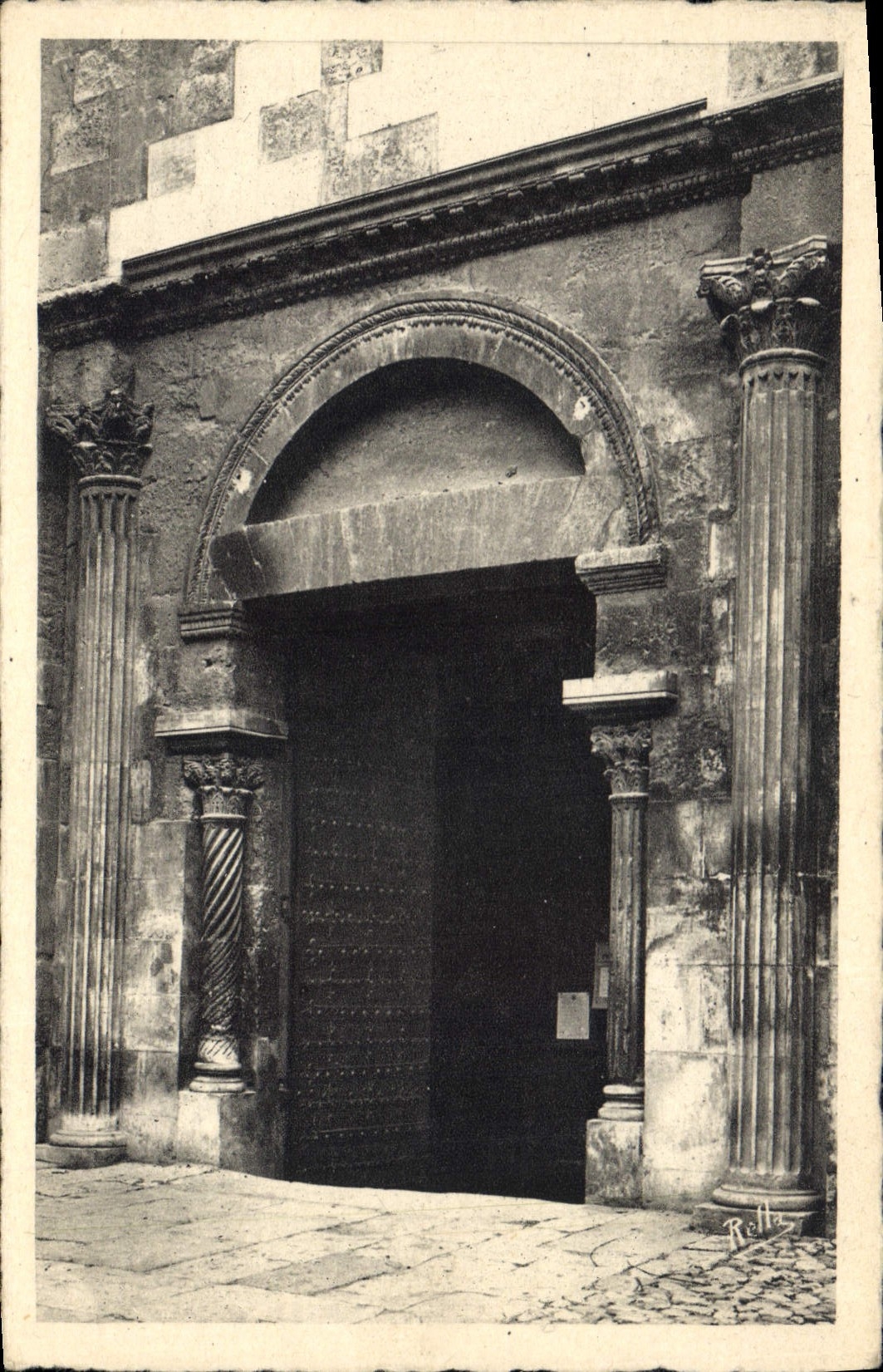 Portail roman de la cathédrale Saint-Sauveur — Aix-en-Provence — éditeur Rella