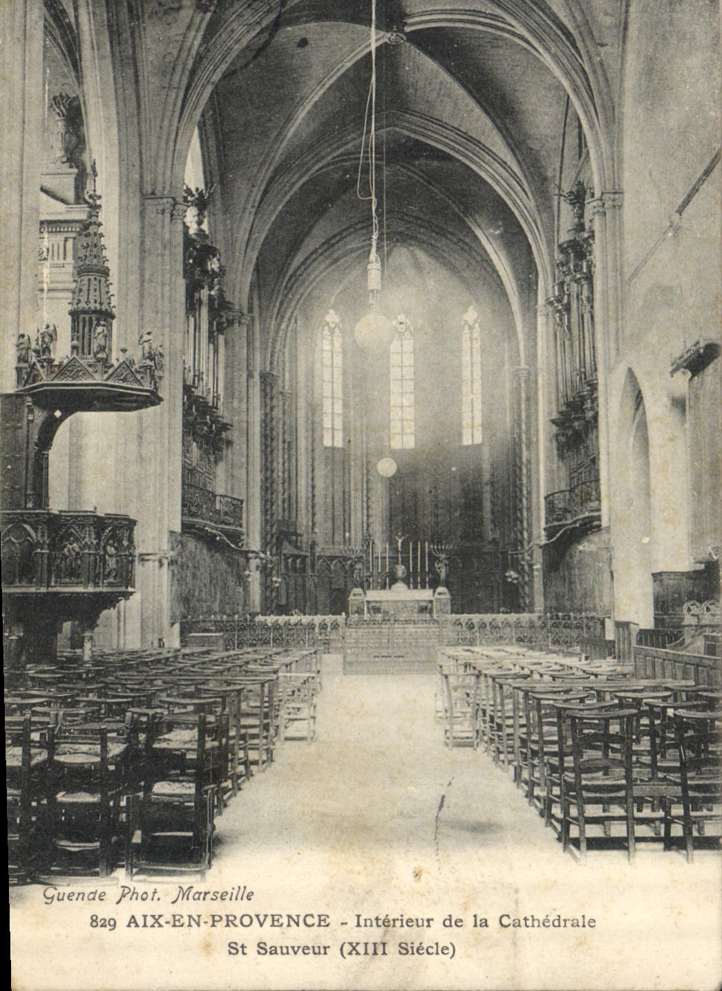 Aix-en-Provence - Intérieur de la Cathédrale Saint-Sauveur (XIIIe siècle) — Guende Phot. Marseille, n°829