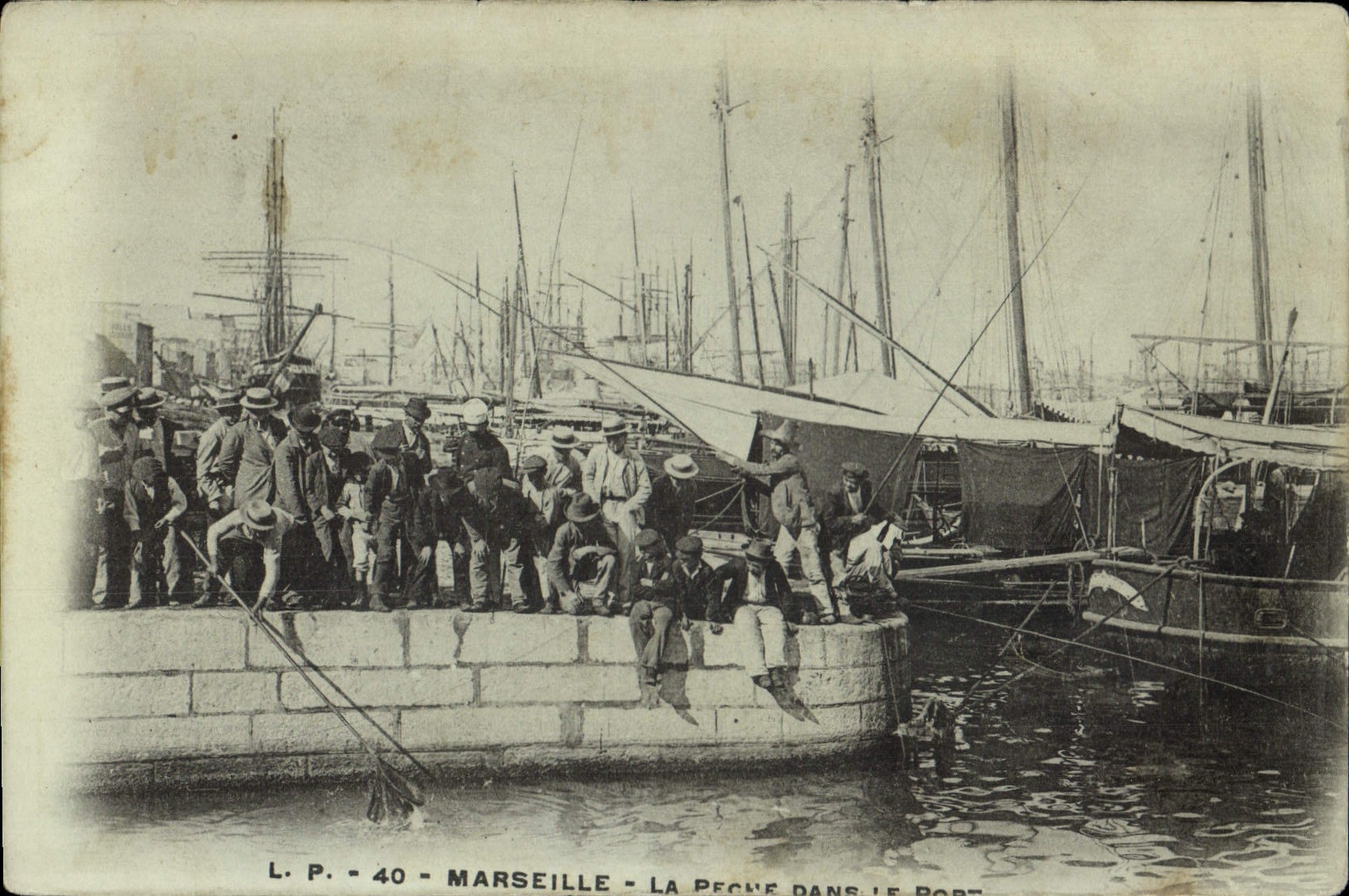 CPA Marseille la Peche dans le Port 