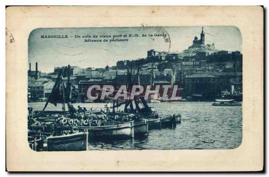MARSEILLE — Un coin du vieux port et N.-D. de la Garde — Bâteaux de pêcheurs
