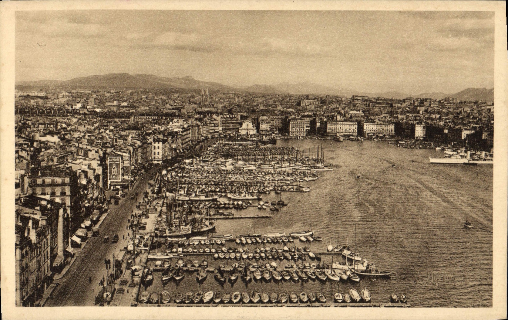 Marseille — Le Vieux Port vu du Pont Transbordeur — éditeur Atrelio