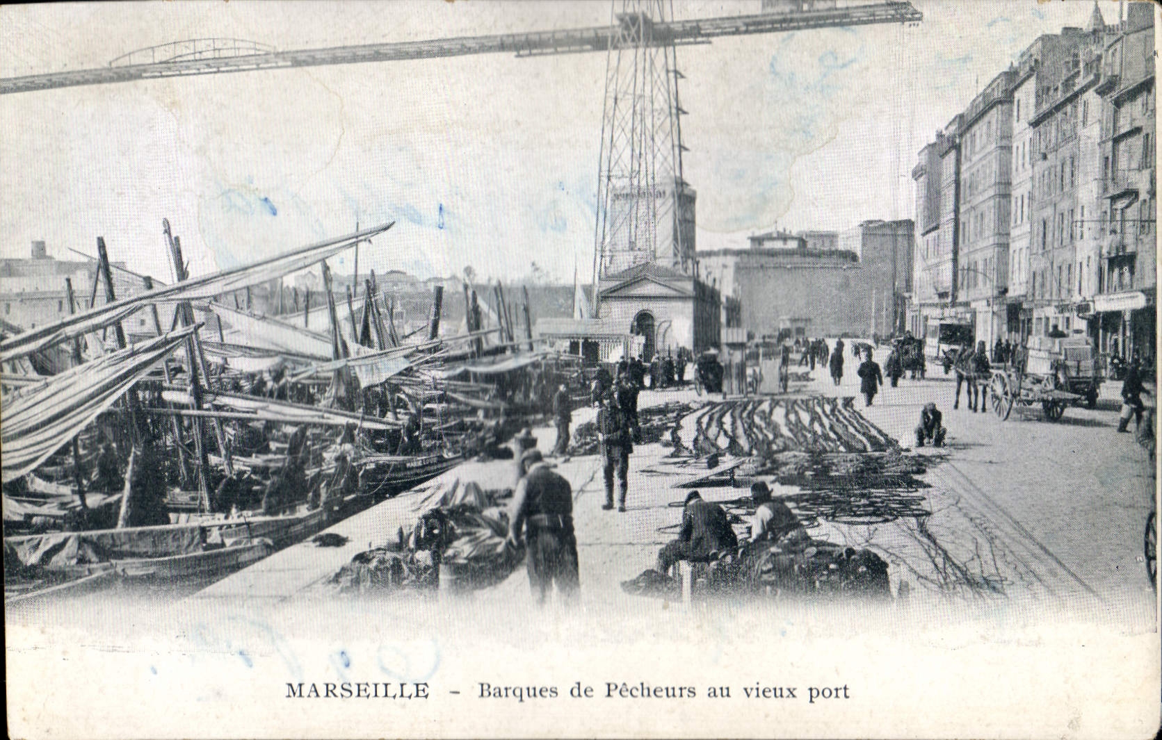 CPA Marseille Barques de Pecheurs au vieux Port 