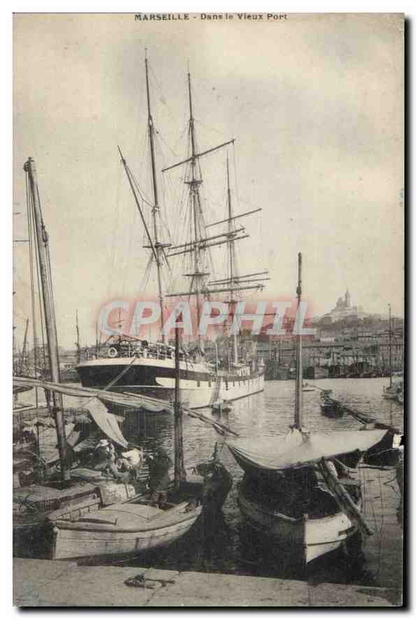 CPA Marseille Dans le Vieux Port 