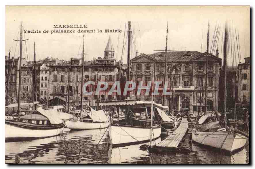 CPA Marseille Yachts de plaisance devant la Mairie 