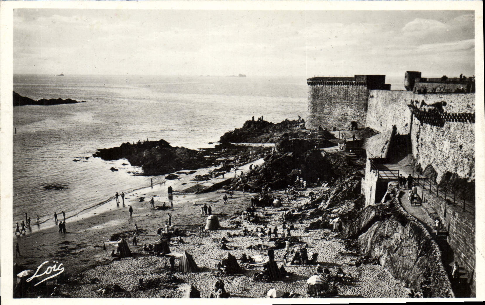 Saint-Malo — Les vieux remparts et la Tour Bidouane — MESNY - Ronnes