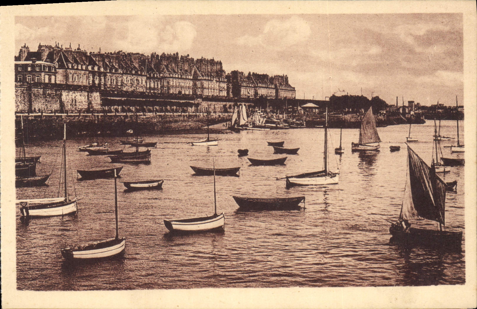 Saint-Malo — L'Avant-Port et la Calle de Dinan — Lévy et Reubel