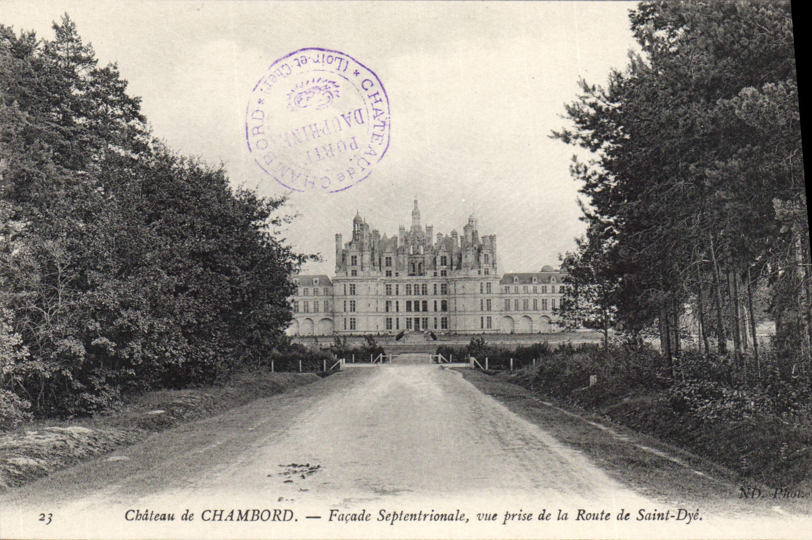 CPA Chateau de Chambord Facade Septentrionale vue prise de la Route de Saint Dye 