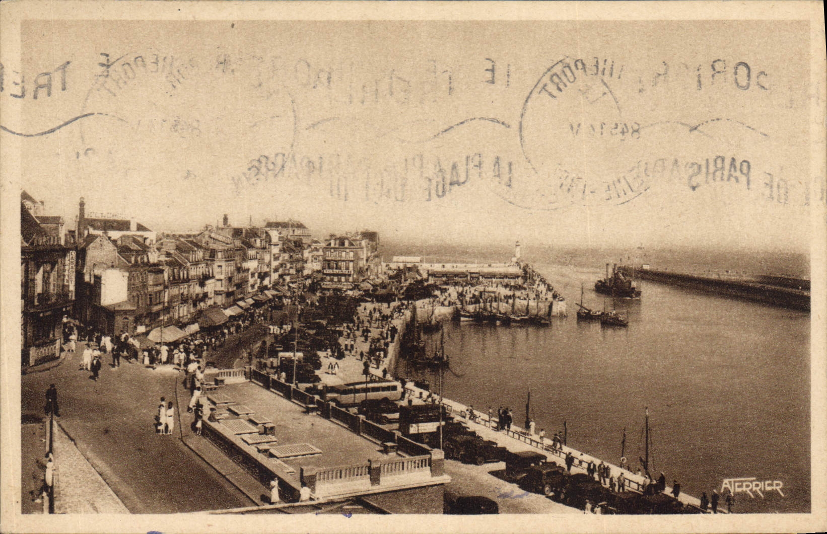 CPA Le Treport S Inf Le Port et les Quais 