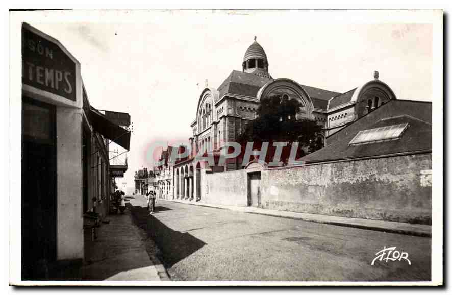 CPA Les Sables d'Olonne Vendee Eglise Saint Pierre 