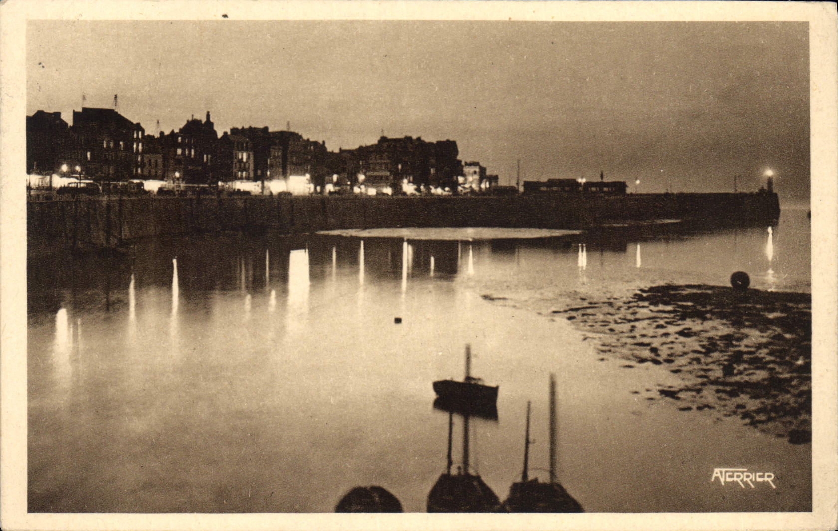 CPA Le Treport Seine Inf Le Port Effet de Nuit 