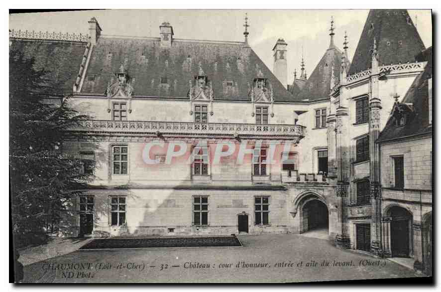 CPA Chaumont Loir et Cher Chateau cour d'honneur entree et aile du levant 