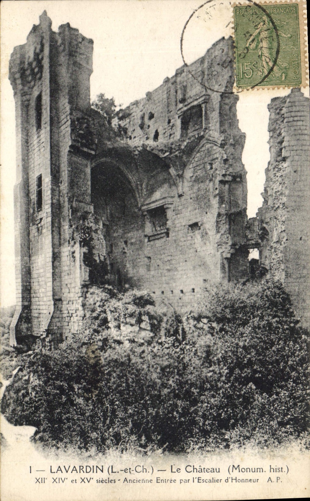 CPA Lavardin L et Ch Le Chateau Monum hist 