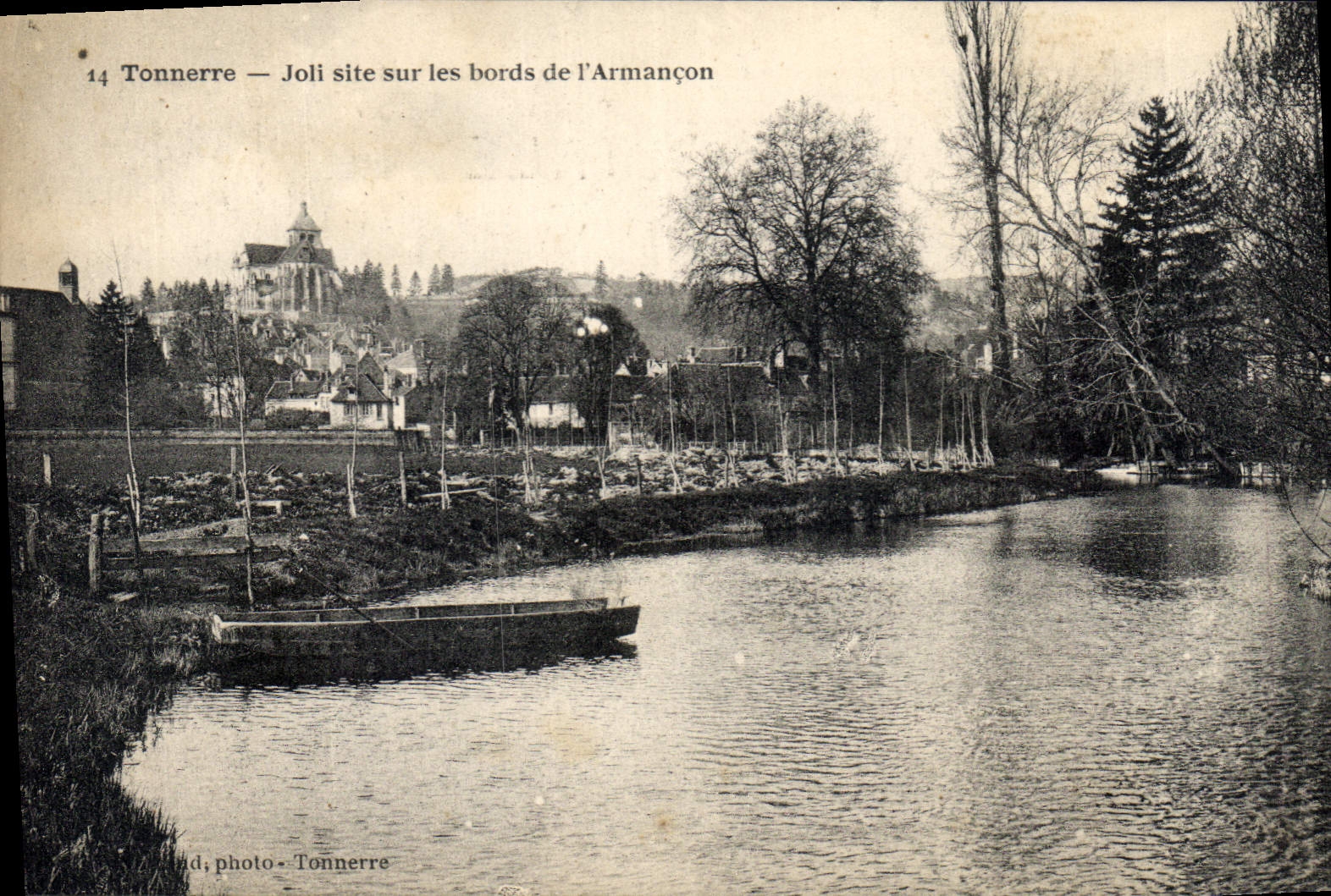 CPA Tonnerre Joli Site sur les bords de l'Armancon 