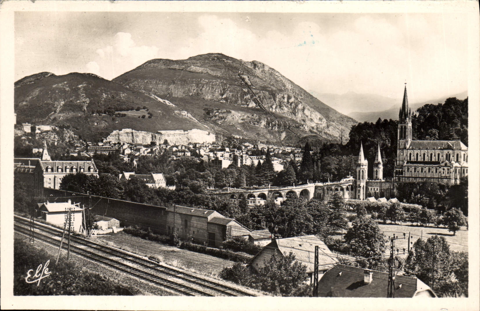 CPA Lourdes Vue generale prise de la Route de Pau 