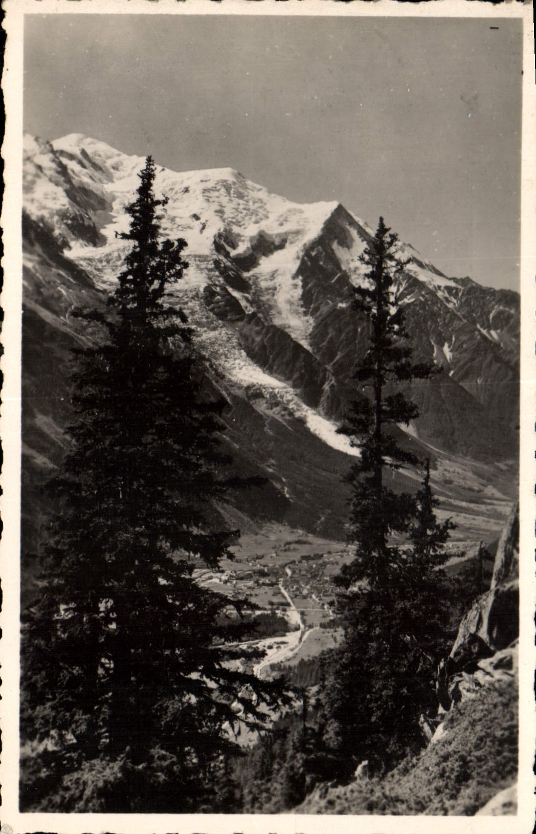 Chamonix Mont-Blanc — vue panoramique des Alpes — éditeur E. 73